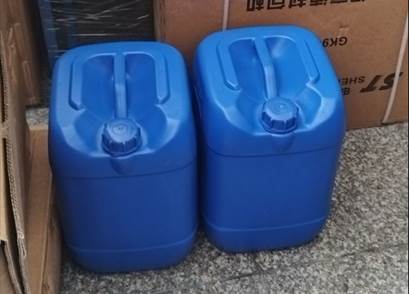 Blue containers next to a box
AI-generated content may be incorrect.